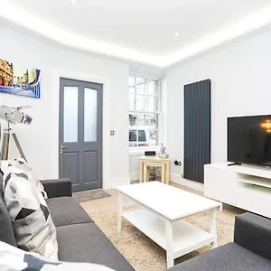 Ultra Modern, Stylish Next To Princes St Edinburgh
