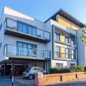 https://charming-2-bed-apartment-in-christchurch.tophotelsbath.com