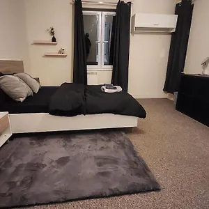 https://apt-2-bedroom.hotelsin-chester.com
