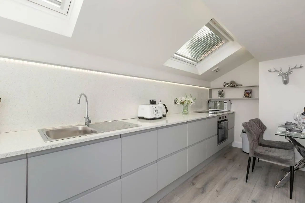 Altido Main Door Entrance Private Courtyard Apartment On The Park Edinburgh United Kingdom